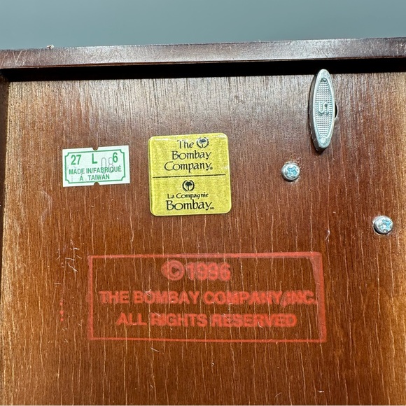 Vintage The Bombay Company Wooden Music Box 1996 Canada flag Brown - Picture 13 of 13